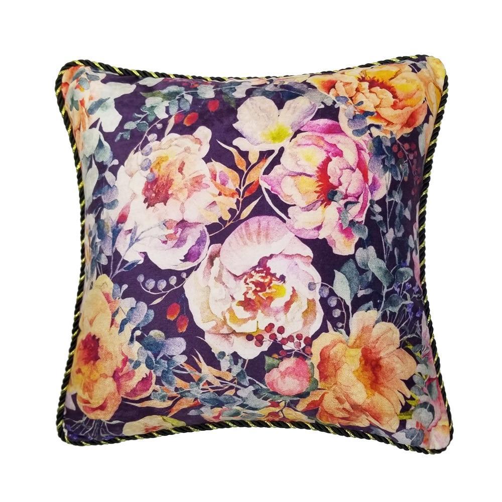 Joli coussin brodé (motif floral Joli coussin brodé (motif floral